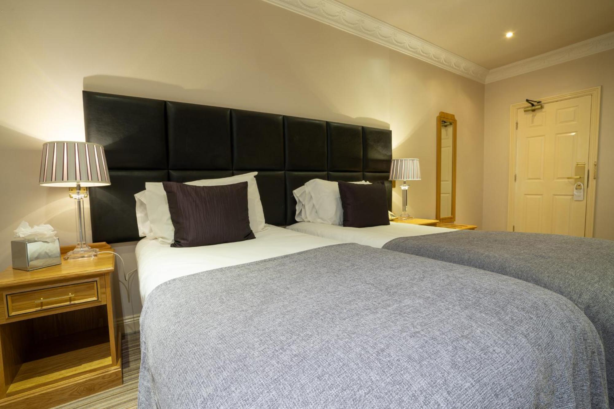 Waterton Park Hotel Wakefield Extérieur photo