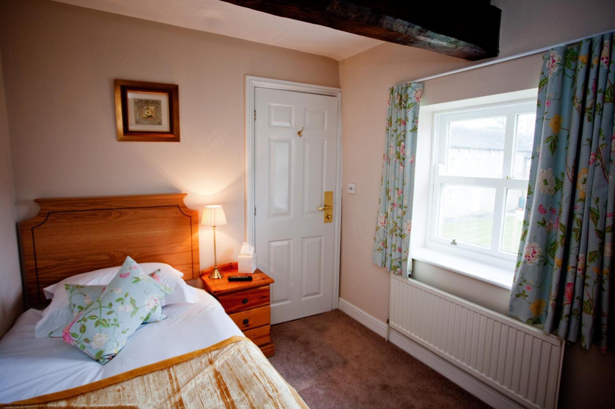 Waterton Park Hotel Wakefield Extérieur photo