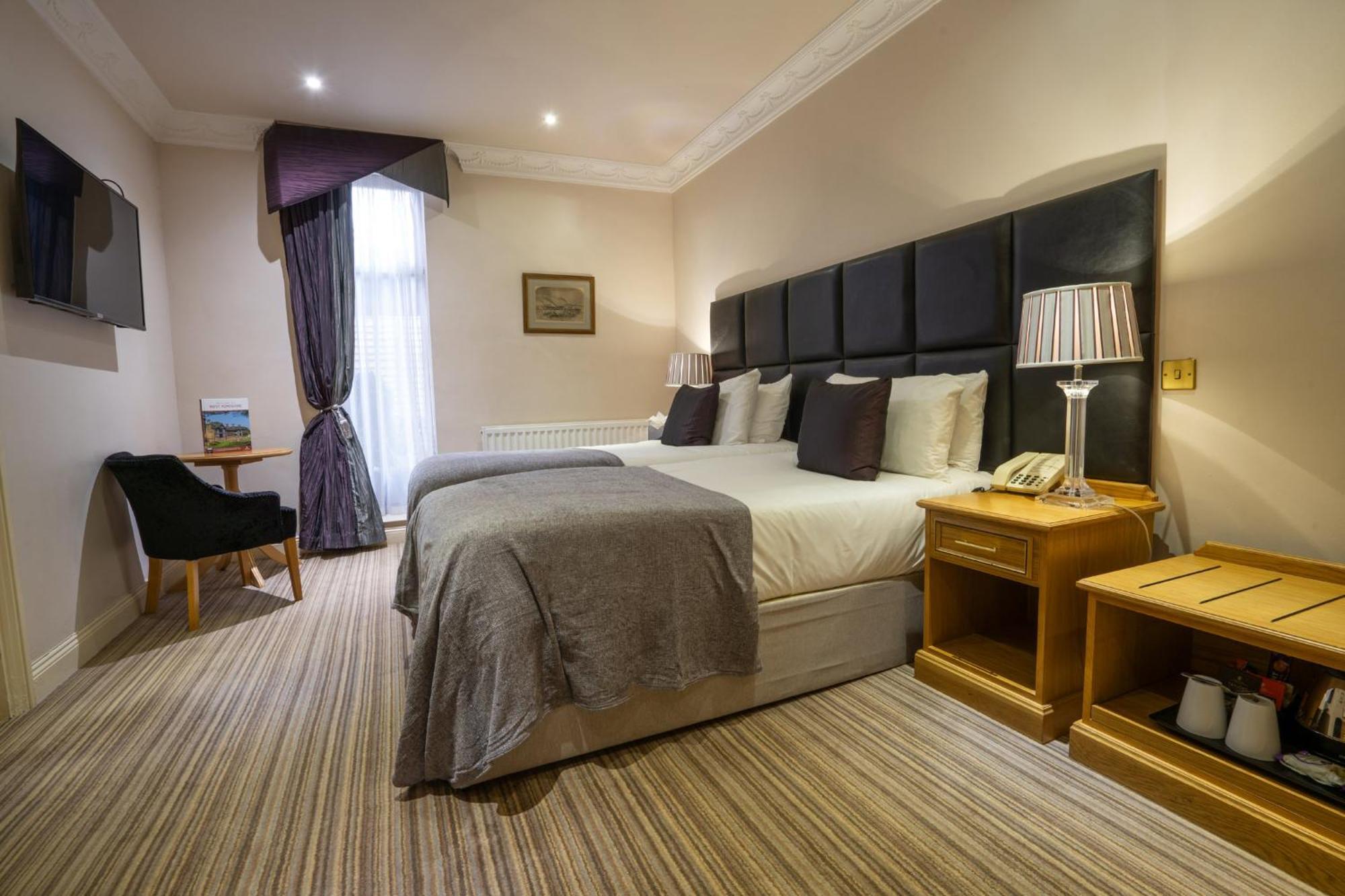 Waterton Park Hotel Wakefield Extérieur photo